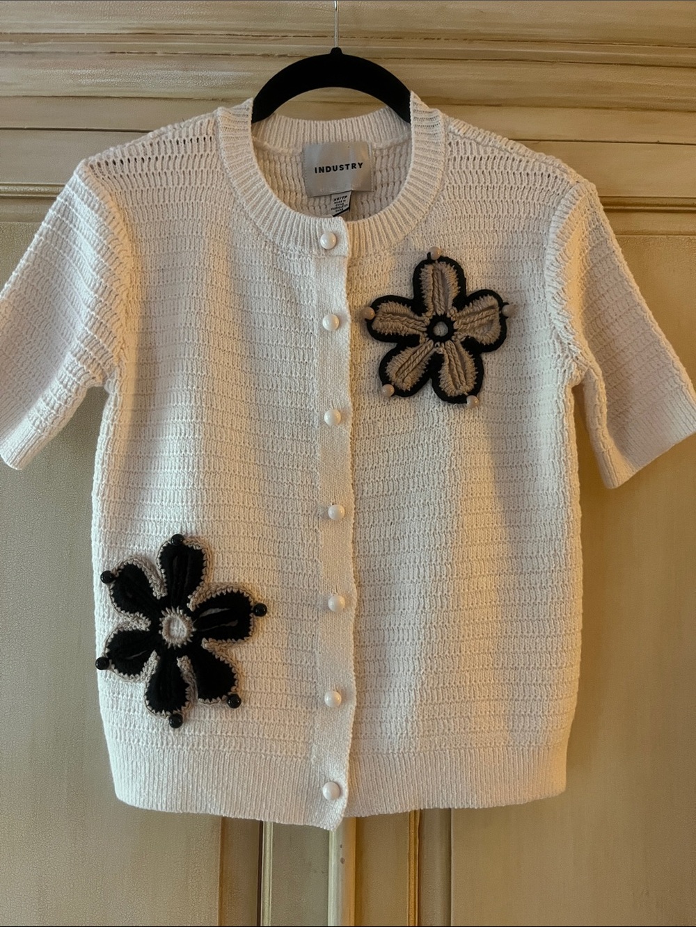 Industry women's Cream Knit Button-Front sweater w/ Floral Appliqués-NWT-sz S